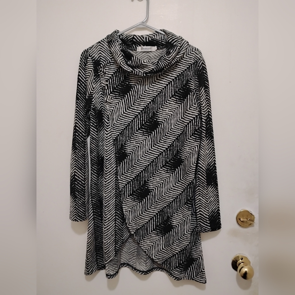 Domani Gray & Black Geometric Cowl Neck Asymmetrical Tunic Size Medium